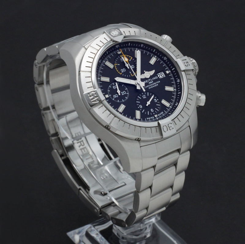 Breitling Avenger A13317 - 2022 - Breitling horloge - Breitling kopen - Breitling heren horloge - Trophies Watches