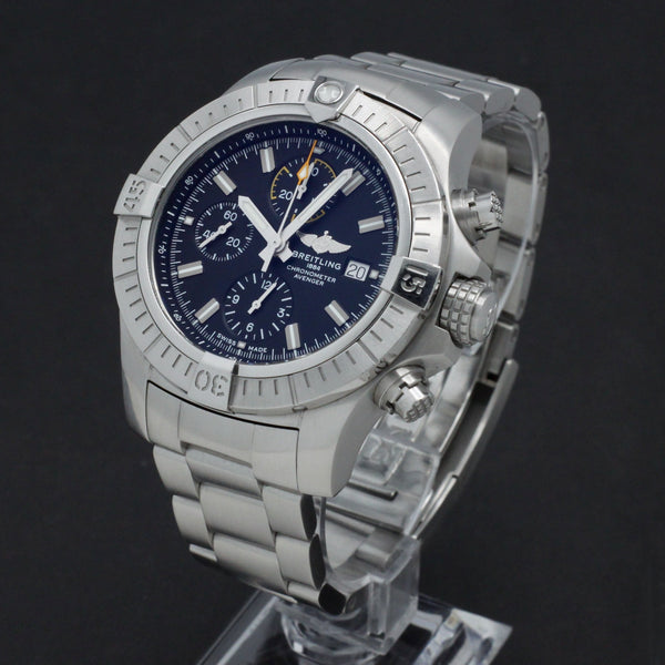 Breitling Avenger A13317 - 2022 - Breitling horloge - Breitling kopen - Breitling heren horloge - Trophies Watches