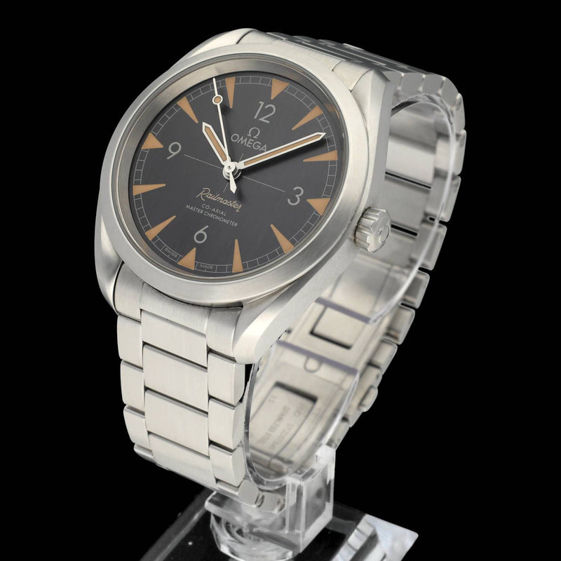 Omega Seamaster Railmaster 220.10.40.20.01.001 - 2018 - Omega horloge - Omega kopen - Omega heren horloge - Trophies Watches