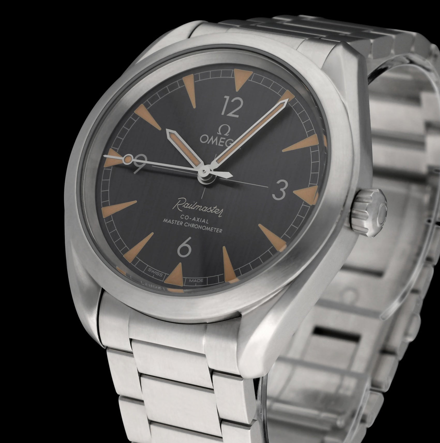 Omega Seamaster Railmaster 220.10.40.20.01.001 - 2021 - Omega horloge - Omega kopen - Omega heren horloge - Trophies Watches